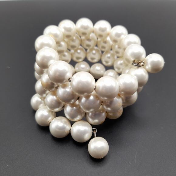 Vintage Faux Pearl Memory Wire Bracelet – 1950s Jewelry – One Size Fits Most 21” - Picture 5 of 11